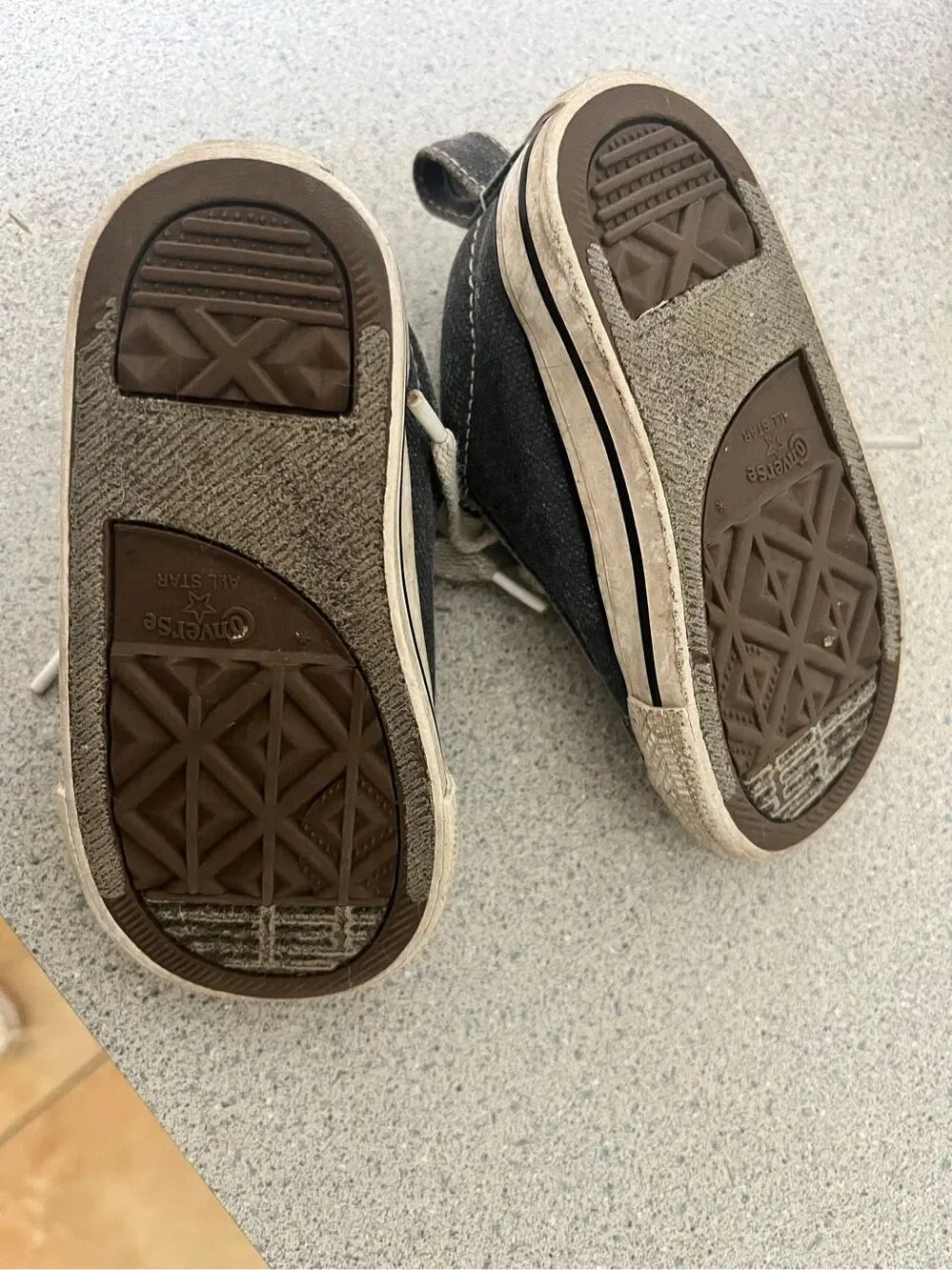 Toddler blue low cut Converse running shoes size 6